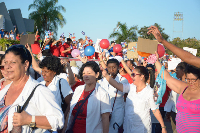 Los trabajadores de la Salud abrieron el desfile. El Ministro de ese ramo, José Ángel Portal Miranda, asistió junto a los camagüeyanos, a la Plaza de la Revolución Mayor General Ignacio Agramonte, de esta ciudad.