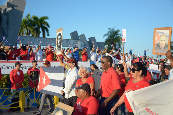 La ACLIFIM, la ANSOC y la ANCI en la plaza esta mañana respaldando a la Revolución Cubana, mediante sus asociados camagüeyanos. 