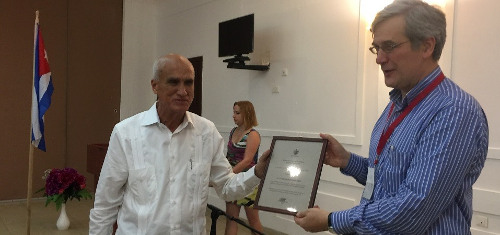 Otorga universidad camagüeyana Categoría Profesor Invitado a catedrático belga