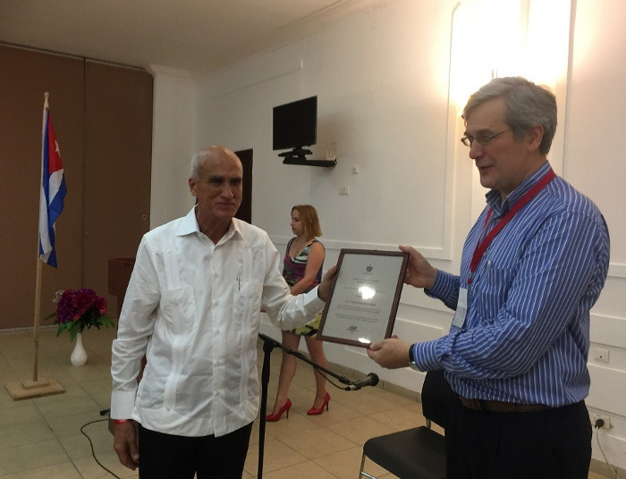 Otorga universidad camagüeyana Categoría Profesor Invitado a catedrático belga