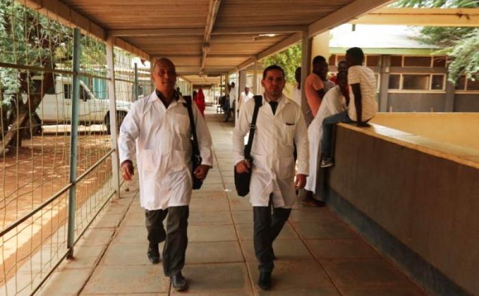 Foto: Tomada de escambray.cu Continuan acciones por retorno de médicos cubanos secuestrados