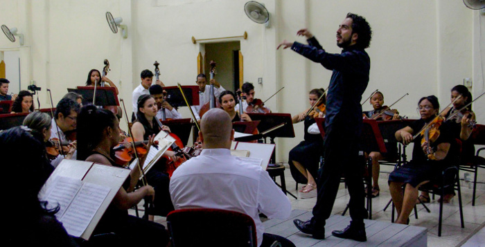 Christopher Mina: música por la armonía humana