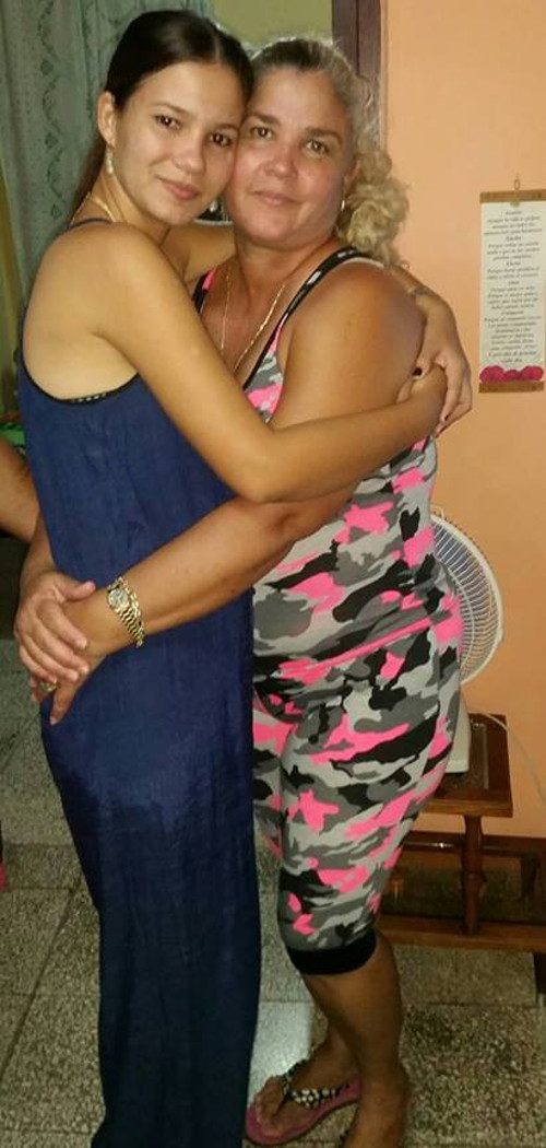 Abrazos y comida de mamá