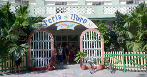 Páginas generosas con libros viejos