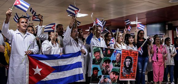 En Cuba primer grupo de médicos cubanos procedentes de Bolivia