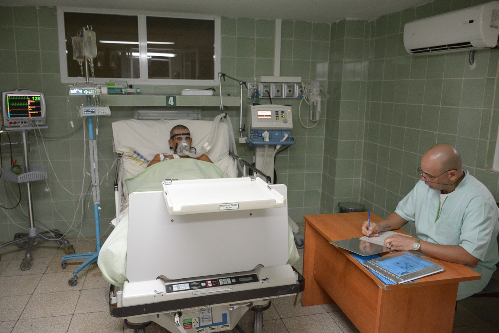 En la Sala de Terapia Intensiva cada paciente cuenta con el equipamiento individualizado.Foto: Alejandro Rodríguez Leiva/Adelante
