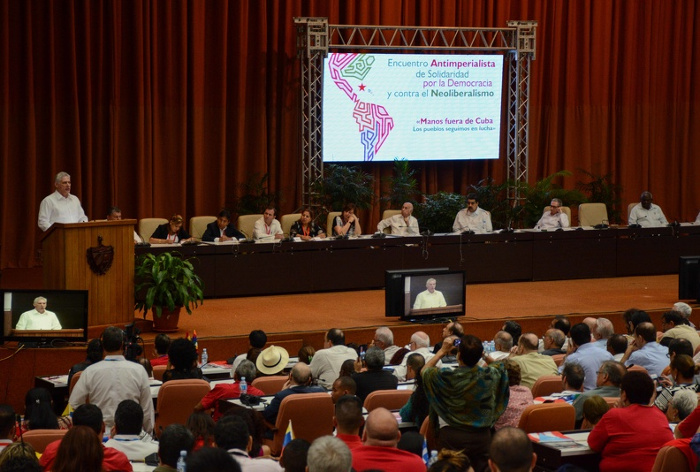 Miguel Díaz-Canel Bermúdez, presidente de la República de Cuba, durante su intervención en la clausura del Encuentro Antimperialista de Solidaridad, por la Democracia y Contra el Neoliberalismo, en el Palacio de Convenciones. FOTO: Marcelino Vázquez Hernández/ACN Con trabajo y creatividad enfrenta Cuba el bloqueo, afirma Díaz-Canel