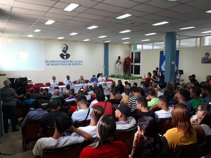 Fotos: Del autor Diputados denuncian, jóvenes condenan (+tuit)