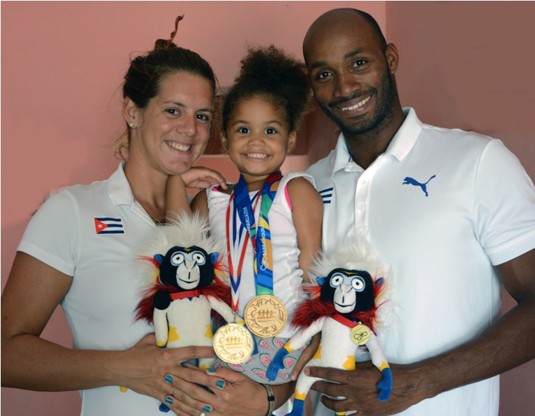 Familia camagüeyana de polistas inicia aventura en España