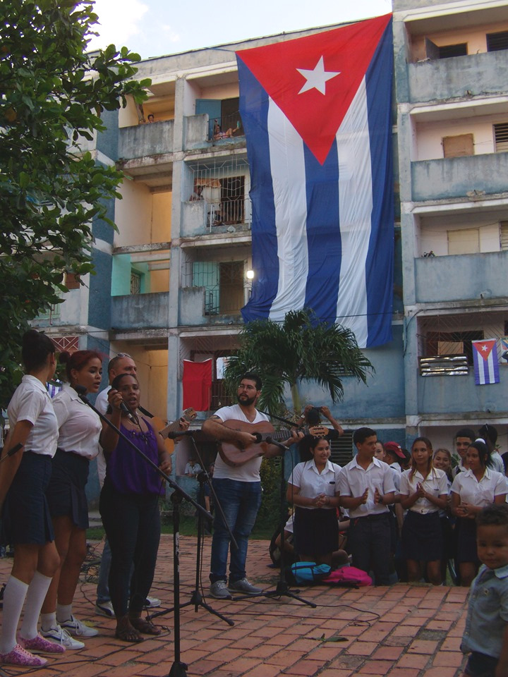 El grupo Son Maestro, de la escuela provincial pedagógica Nicolás Guillén Batista puso a todos a bailar con la música tradicional cubana.