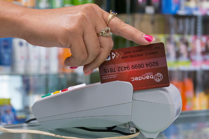 Camagüeyans open accounts in USD