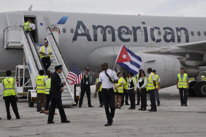 El Airbus 319 de American Airlines procedente de Miami, con 91 pasajeros, toca suelo camagüeyano el 9 de septiembre del 2016. Fue el vuelo 1356, que inició la ruta regular de viajes entre ambos países con destino Camagüey. Foto: Otilio Rivero Delgado/Adelante/Archivo Demandan a dos aerolíneas bajo título de ley Helms-Burton