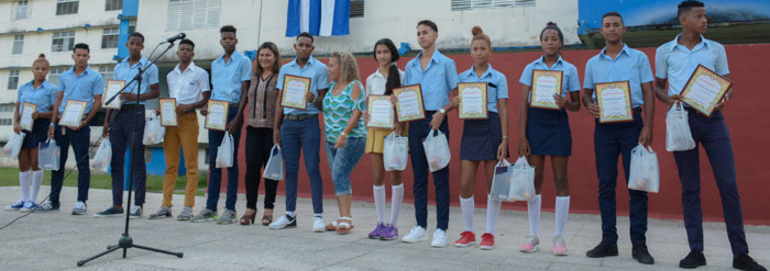 Abren aulas para pequeños campeones