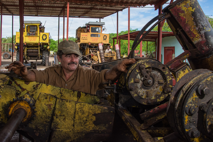 The recuperation of the agricultural equipment, especially the cane combines KTP-2, for the next harvest is carried out in the workshop of the UBPC.