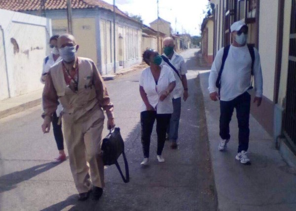 Manos internacionalistas de universidad camagüeyana contra la COVID-19