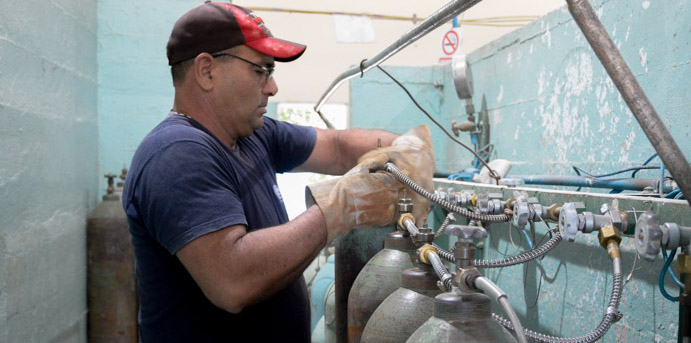 Tensa batalla para garantizar el oxígeno medicinal