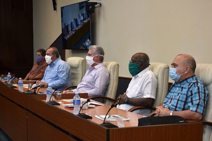 A partir de la etapa de trasmisión autóctona limitada en la que entra el país, el Primer Ministro, Manuel Marrero Cruz, se refirió a un nuevo conjunto de medidas para facilitar el aislamiento social. Foto: Estudios Revolución. Cuba en fase de transmisión autóctona limitada  de la COVID-19