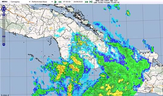 A las 3:40 a.m. el Centro de la tormenta se estimaba a unos 26 kilómetros al oeste suroeste de Santa Vruz del Sur  (tomado de la página en Facebook del Centro Provincial de Meteorología. 