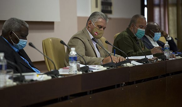 Con la presencia de Díaz-Canel, aprueba Parlamento dictámenes de proyectos de leyes