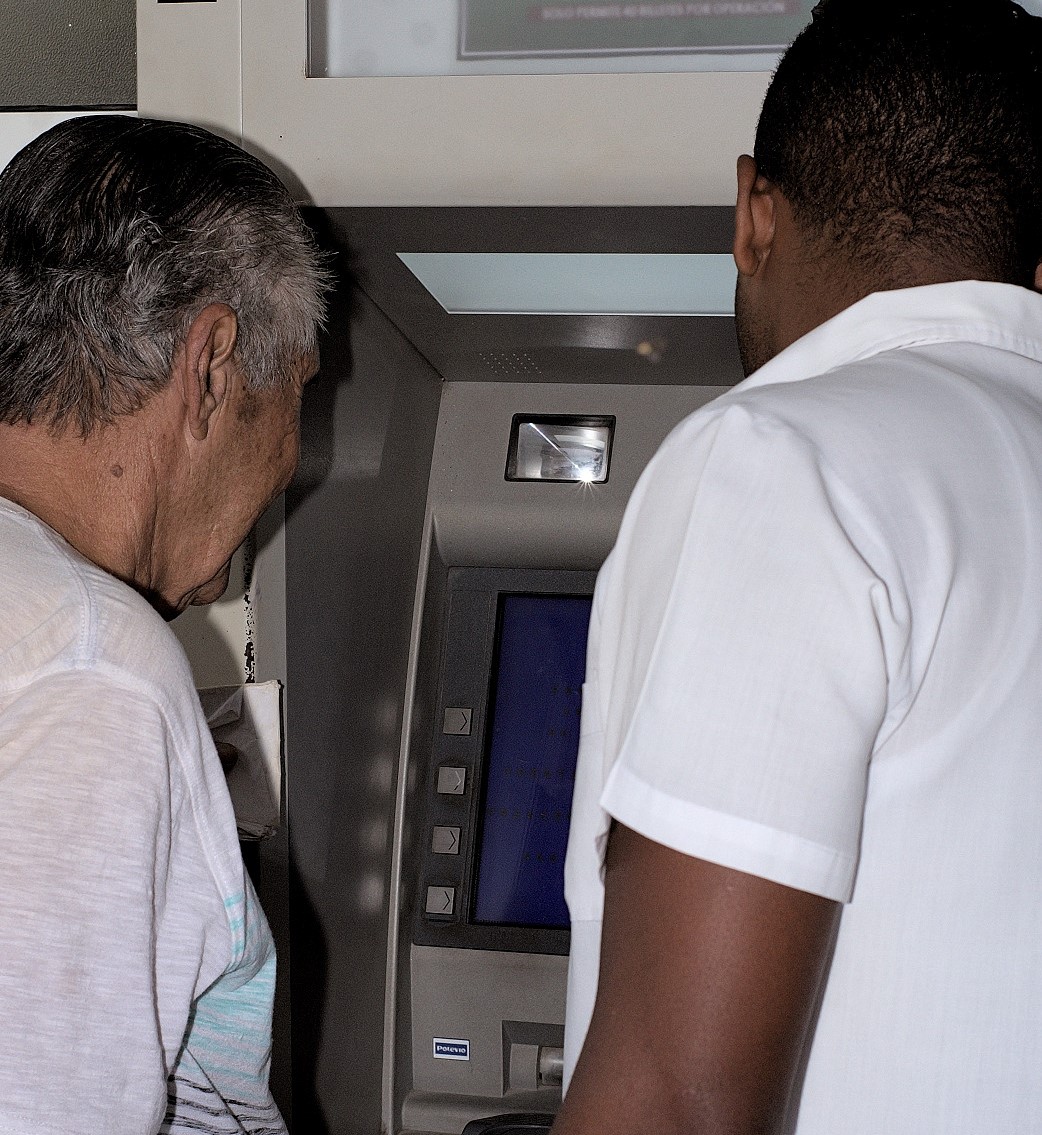 Comienza hoy pago de anticipos salariales en Cuba
