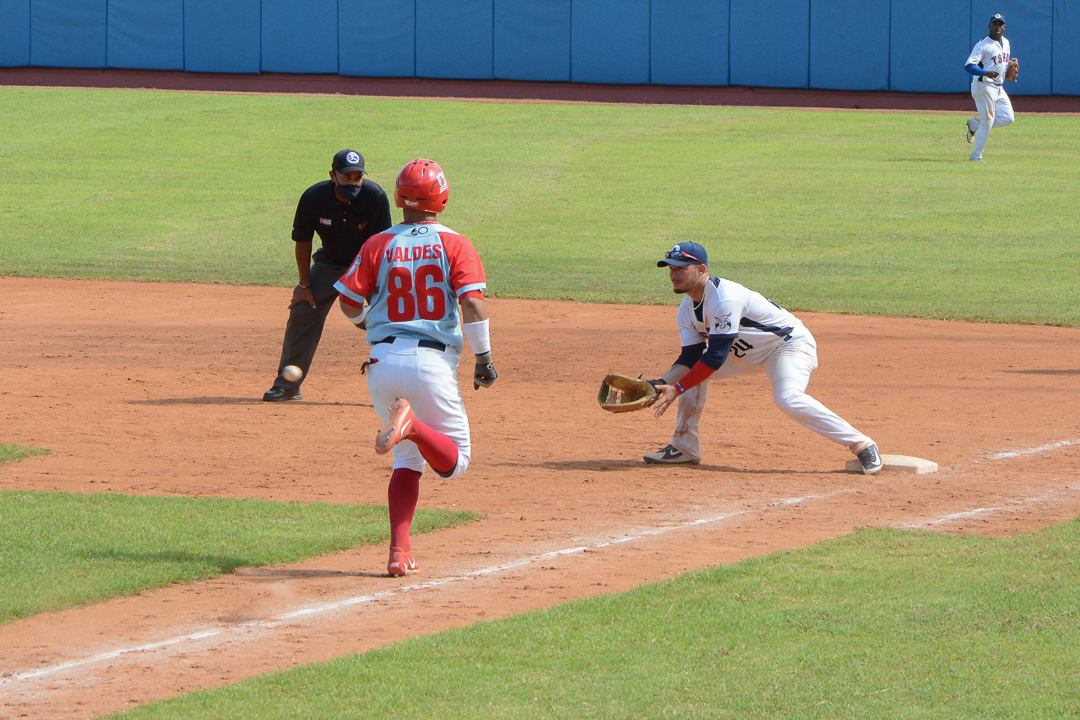 Tigres hieren a los Toros y complican la tabla