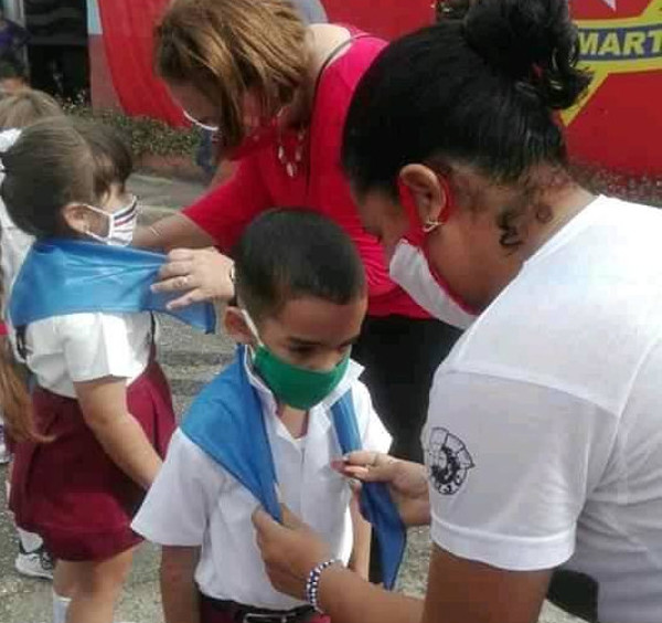Foto: Tomada del perfil de Facebook de María Elena Javier El porvenir vestido de azul