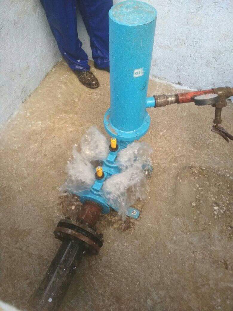 El ariete multipulsor instalado para abastecer los apartamentos.