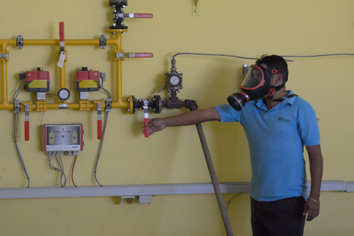 El INRH en la provincia se nutre hoy con una fuerza importante de jóvenes que deben continuar capacitándose in situ. En la Planta de Tratamiento de Agua laboran en la cloración del vital líquido y en el control de su distribución.