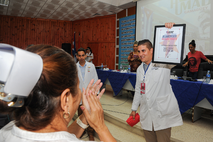 Cirujano y líder juvenil, al XI Congreso de su organización