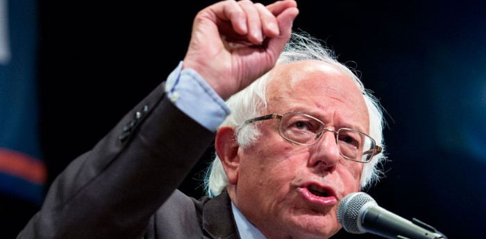 Cuba envió médicos por todo el mundo, dice Bernie Sanders