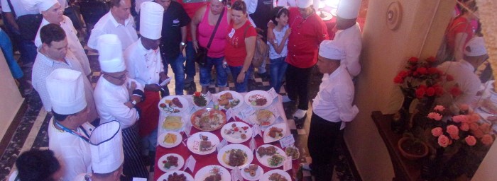 Festejan Día del Trabajador del Comercio, la Gastronomía y los Servicios 