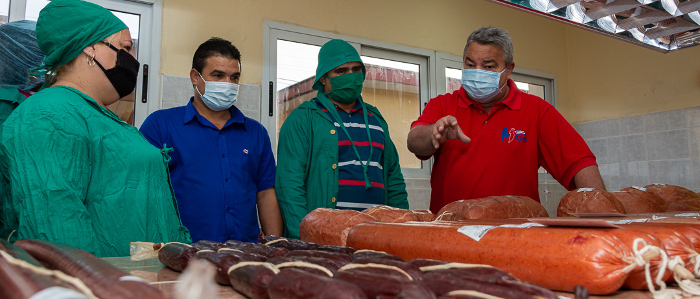 Chequea Ulises Guilarte quehacer sindical en Camagüey