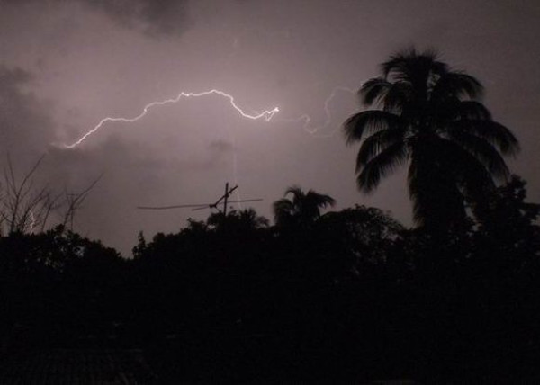Foto: Tomada de cubadebate.cu Dos fallecidos y dos personas graves provoca descarga eléctrica en Florida