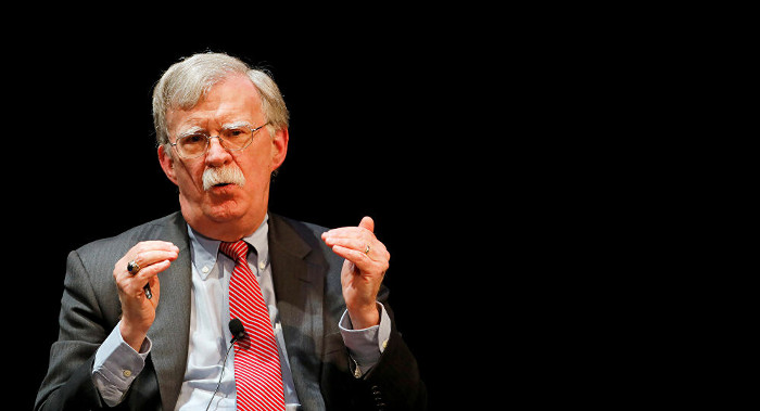 Donald Trump, dijo que el exasesor de seguridad nacional John Bolton podría enfrentar cargos criminales si publica un libro de memorias antes de verificar la información clasificada. Foto: Tomada de mundo.sputniknews.com Libro de Bolton con posible información explosiva preocupa a Trump