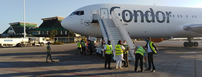 Acción solidaria: Aeronave se abastece de combustible en Cuba (+Tuit)