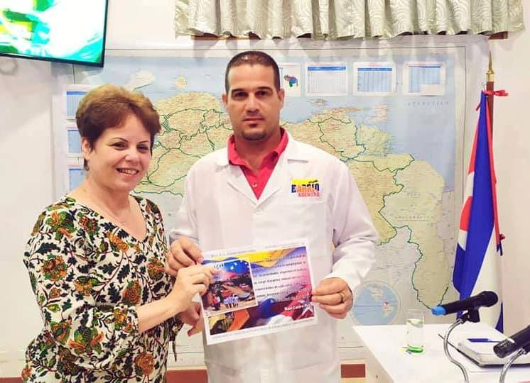 En la entrega de diplomas curso superación de cuadros.