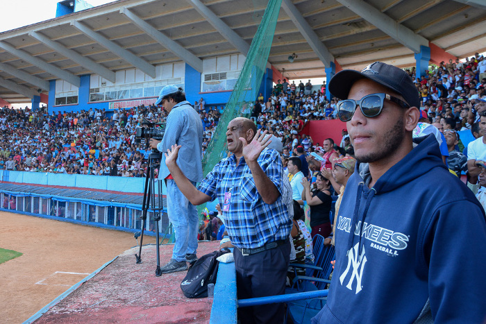 En los países que retoman o continúan los principales eventos deportivos, han establecido medidas como la no asistencia de público. En el caso del béisbol podría significar uno de los mayores contrastes con la pasada campaña, donde Camagüey desbordó gradas en casi todos sus juegos como locales.