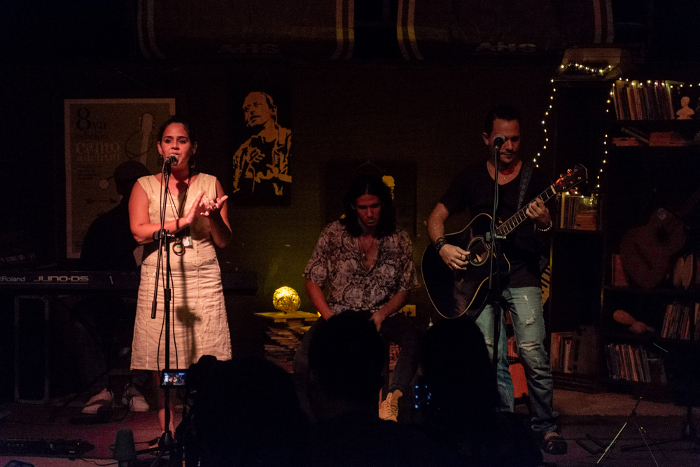Fotos: Alejandro Rodríguez Leiva/ Adelante Jóvenes trovadores cantan a los médicos y a Fidel