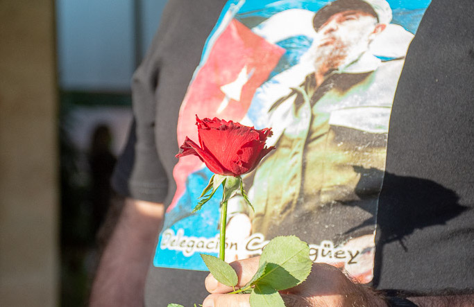 En Camagüey: un pueblo de flores para Fidel