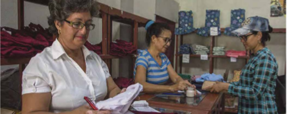 Uniformes escolares a la venta en la provincia