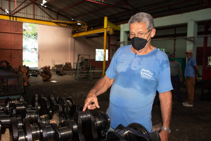 El cincuentenario  Onelio Murillo Caballero, ejemplo de laboriosidad permanente en Talleres Lenin.