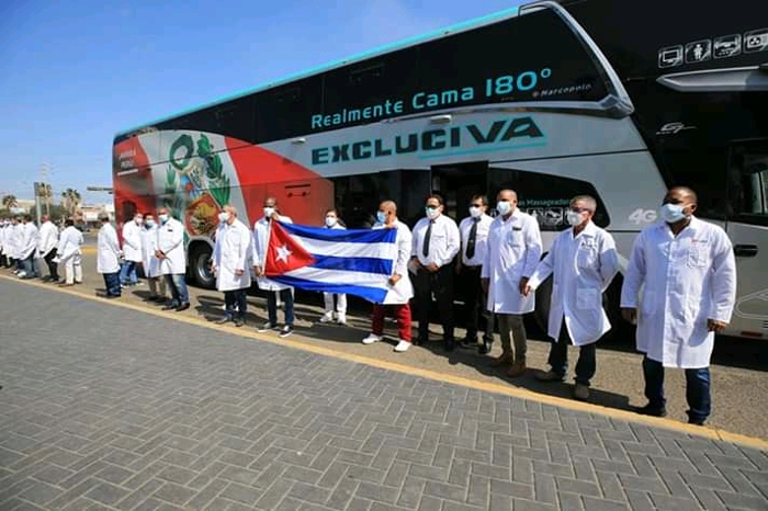 Médicos cubanos el 4 de junio de 2020, día del arribo de nuestra brigada a Perú. Foto: Cortesía del doctor Raudel Vargas Olivera Cerca de 140 profesionales de la salud camagüeyanos Enfrentan a la COVID-19 en otros países