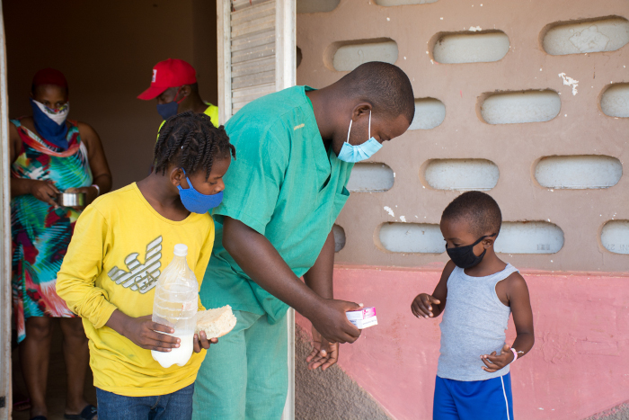 Cuba tiende manos solidarias a migrantes haitianos en Cayo Cruz, Camagüey (+Fotos)