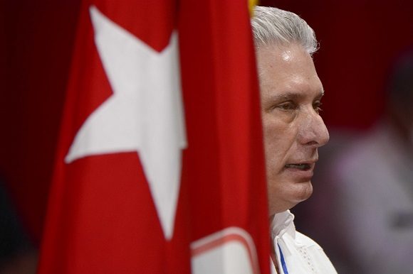 El miembro del Buró Político del PCC y jefe de Estado, Miguel Díaz-Canel Bermúdez, presentó la Resolución Valoración acerca de la Política de Cuadros del Partido, la UJC, las organizaciones de masas, el Estado y el Gobierno. Papel del Partido para alcanzar resultados superiores. Foto:Ariel Ley Royero/ACN.