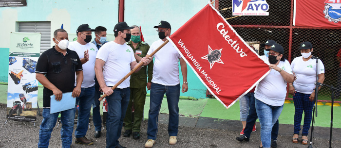 Abanderan colectivos laborales vanguardias en Camagüey