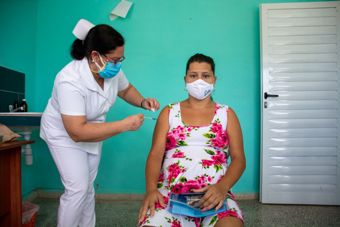 En el actual septiembre será la vacunación de más de cinco millones de personas. Foto: Leandro Pérez Pérez/ Adelante/ Archivo El 92,6 % de los cubanos estará vacunado contra la COVID-19 en noviembre