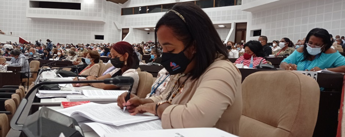 Diputados trabajan en comisiones con la presencia de Díaz-Canel