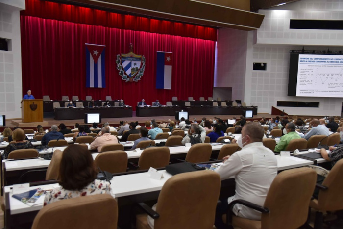 Foto: Tomada de acn.cu Diputados reciben información sobre cuatro ministerios cubanos