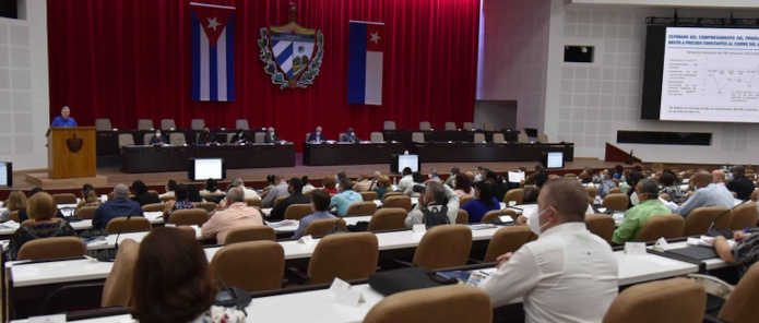 Diputados reciben información sobre cuatro ministerios cubanos