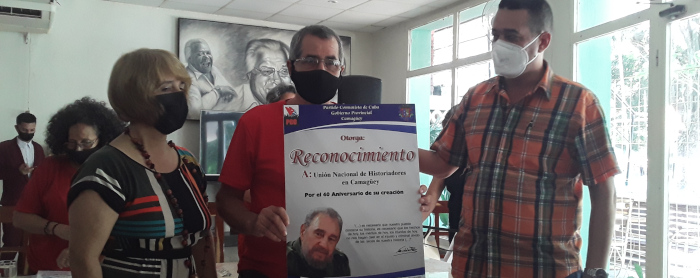 Historiadores dialogan sobre su pasado y presente   